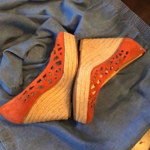 🧡Calvin Klein Orange Suede Cutout Design and braided rattan high wedges